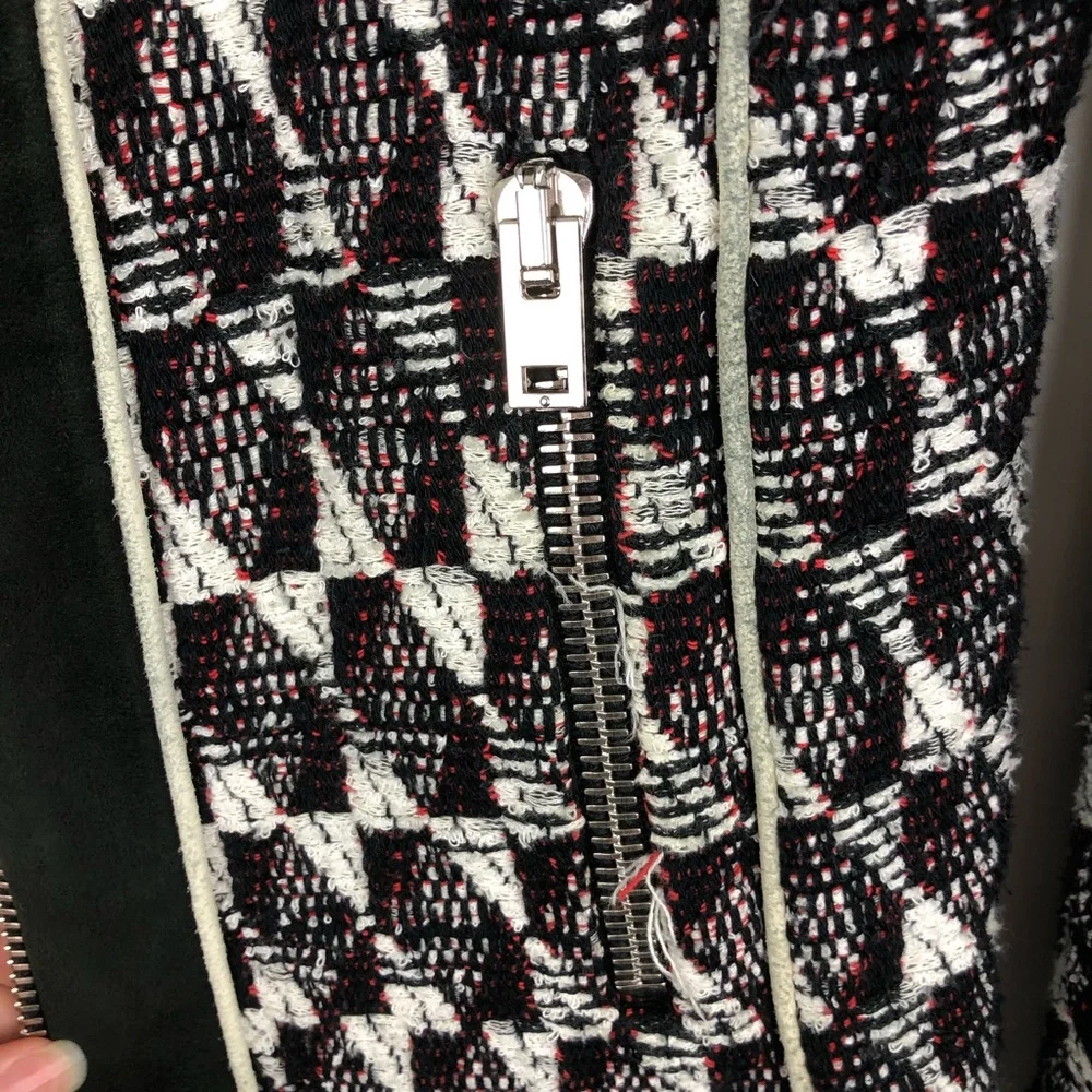 I R O - Picture 12 of 16